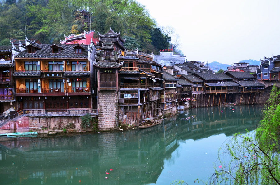  張家界國家森林公園、黃龍洞、鳳凰古城九景三晚四日游